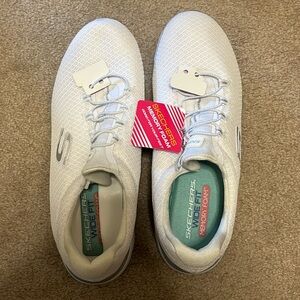 BRAND NEW W TAGS! White memory form Sketchers sneakers